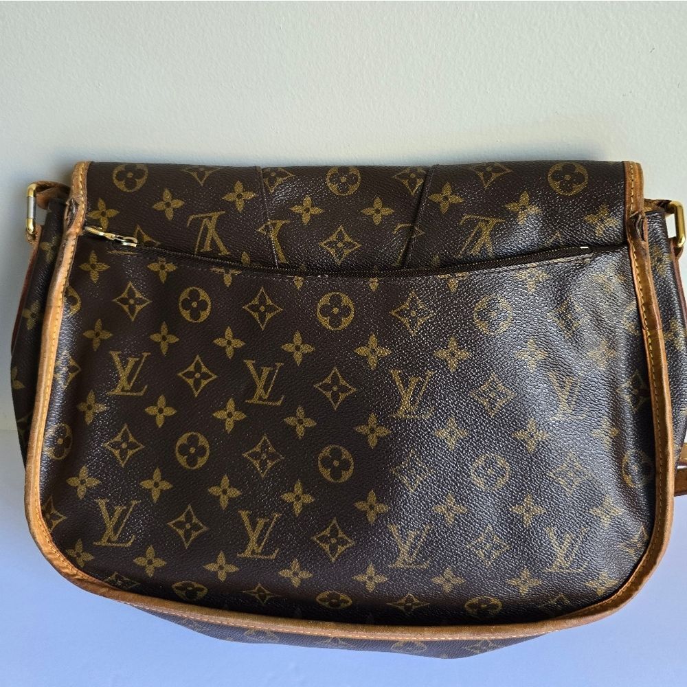 Louis Vuitton Menilmontant MM - Picture 2 of 16